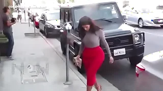 (Video) Kim Kardashian B tt Too Chunky For Her Tight Skirt   Can't Get Out Of Her C